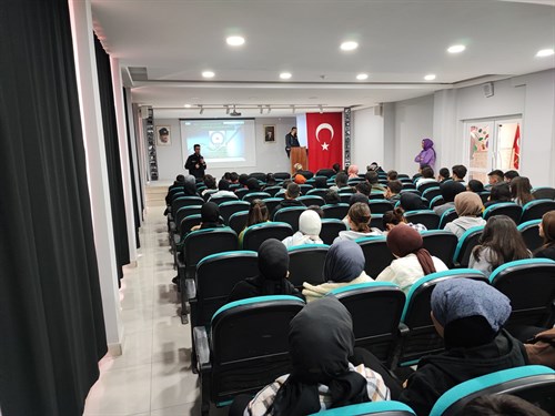 İlçe Emniyet Amirliğimizden Öğrencilerimiz İçin Konferans