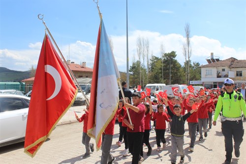 23 Nisan Ulusal Egemenlik ve Çocuk Bayramı Korteji